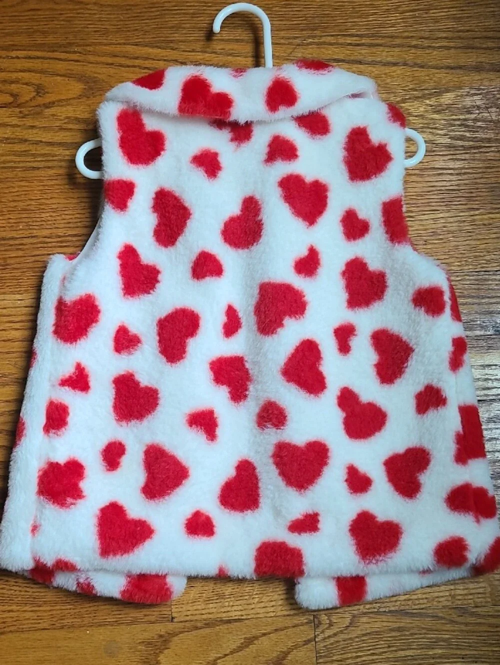 Max Studio Kids White Faux-Fur Vest with Red Heart Print